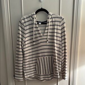 Old Navy Cream and Gray V-Neck Sweater